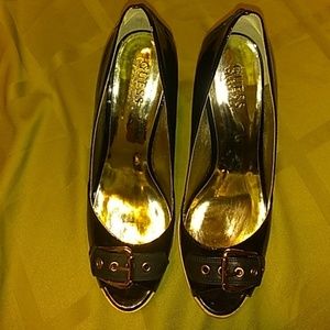 ✨NWOT! Guess Open Toe Wedges✨